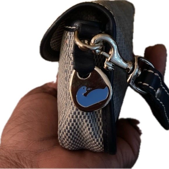 Dooney & Bourke wristlet - Picture 3 of 8